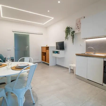 Stylish Flat Porta Venezia Fast Wifi Ac Metro-5 Min From Duomo Apartment
