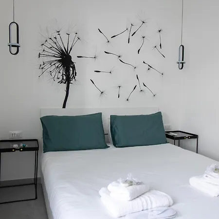 Stylish Flat Porta Venezia Fast Wifi Ac Metro-5 Min From Duomo Apartment
