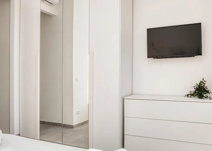 Stylish Flat Porta Venezia Fast Wifi Ac Metro-5 Min From Duomo Apartment