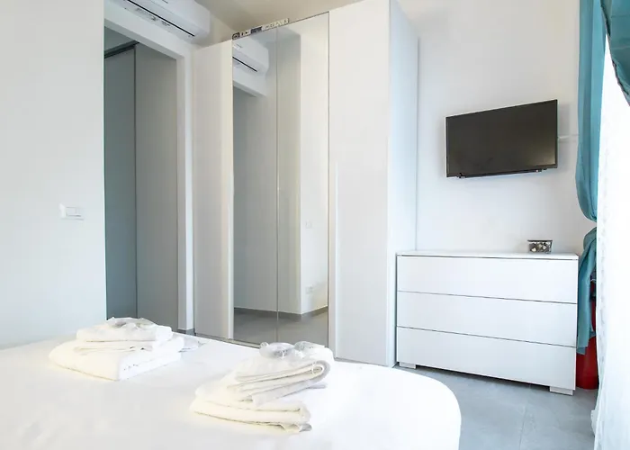 Stylish Flat Porta Venezia Fast Wifi Ac Metro-5 Min From Duomo Apartment